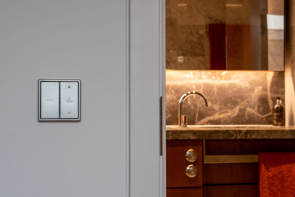 Integrated HVAC system control for wet underfloor heating in luxury London apartment