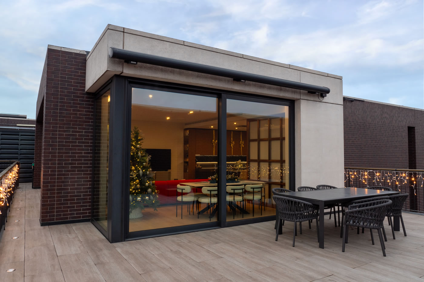 Integrated smart lighting and floor-to-ceiling shading in the Plimsol Building Luxury Penthouse, Kings Cross