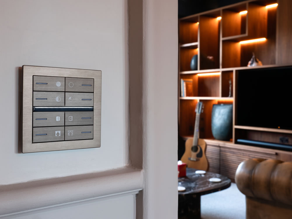 eelectron OL-U brushed bronze KNX smart switches with engraved icons for lighting and curtain control at Northmoor Road, Oxford